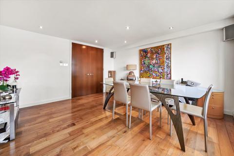 3 bedroom flat for sale, Avenue Road, London, NW8