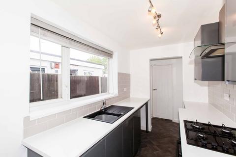 3 bedroom terraced house for sale, Bentinck Road, Shuttlewood, S44