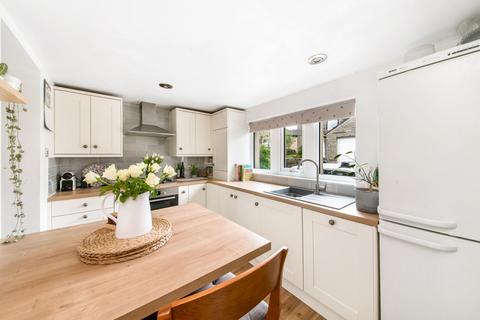 15 Chapelgate, Scholes, Holmfirth, HD9 1SX