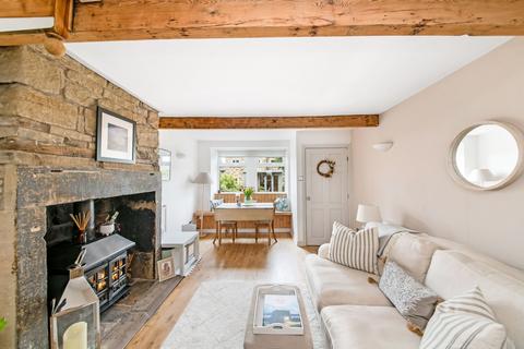 15 Chapelgate, Scholes, Holmfirth, HD9 1SX