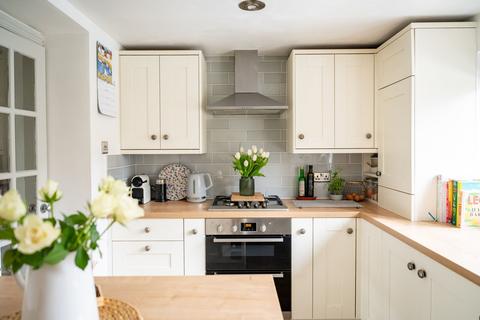 15 Chapelgate, Scholes, Holmfirth, HD9 1SX