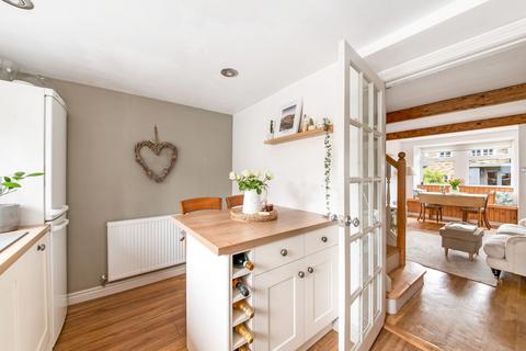 15 Chapelgate, Scholes, Holmfirth, HD9 1SX