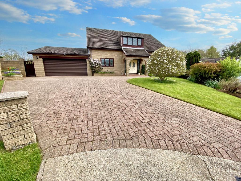 Lumley Drive, Peterlee, Durham, SR8 1NL 5 bed detached house for sale