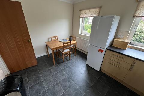 2 bedroom semi-detached bungalow to rent, Abergwili Road, Carmarthen, Carmarthenshire