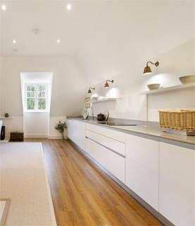Flat 7, The Croft Buckland Road, Reigate, RH2 9JP