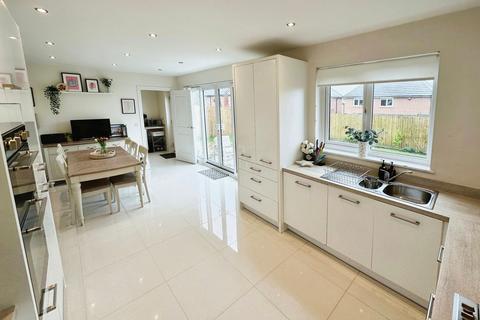 3 bedroom detached house for sale, Pinfold Drive, Prestwich, M25