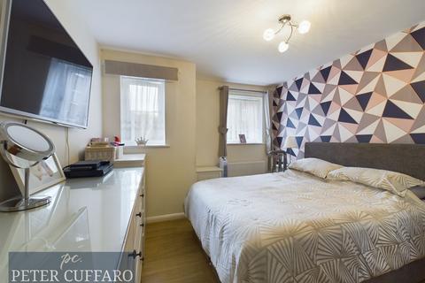 2 bedroom ground floor flat for sale, Enfield, Enfield EN3