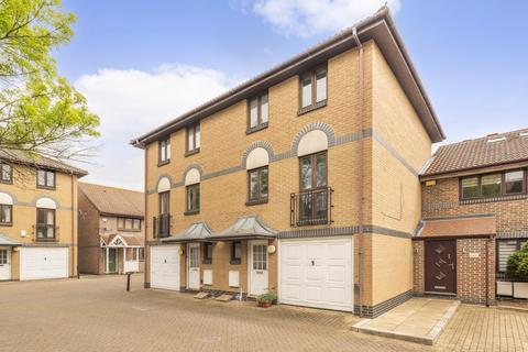 32 Transom Square, London, E14 3AQ