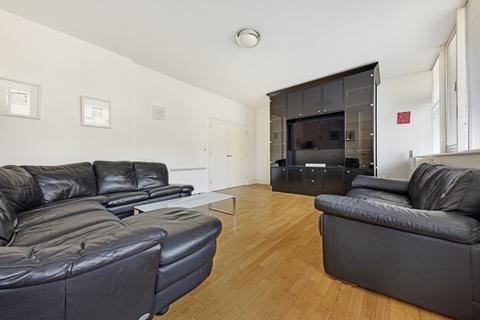 3 bedroom flat to rent, Artichoke Hill, London