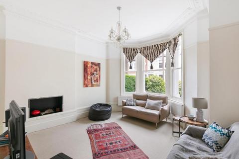 2 bedroom flat for sale, Sisters Avenue, London
