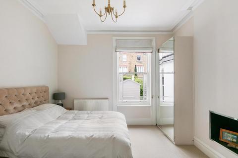2 bedroom flat for sale, Sisters Avenue, London
