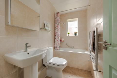 1 bedroom flat for sale, Escuan Lodge, Aberdeen Park, Highbury, London