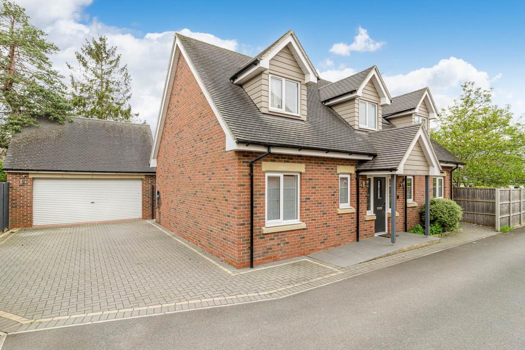Wolverton Road, Milton Keynes MK14 4 bed detached house for sale £625,000