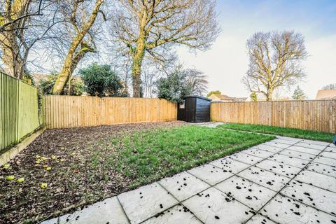 8 Birchen Close, Woodcote, Reading, RG8 0SW