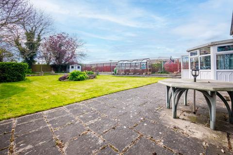 2 bedroom detached bungalow for sale, Rayleigh, Rayleigh SS6