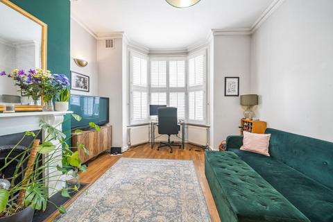 2 bedroom flat for sale, Plough Road, Battersea