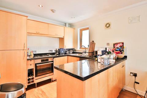 2 bedroom apartment for sale, Coombe Road, New Malden