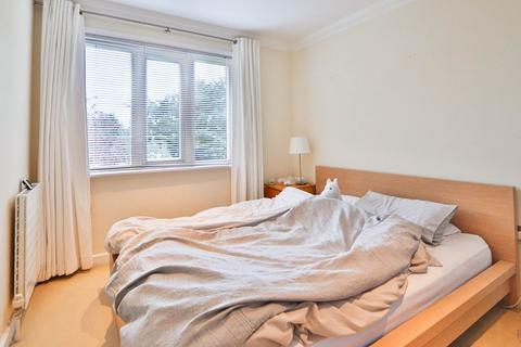 2 bedroom apartment for sale, Coombe Road, New Malden