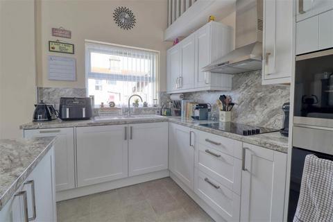 2 bedroom apartment for sale, Clacton on Sea CO15