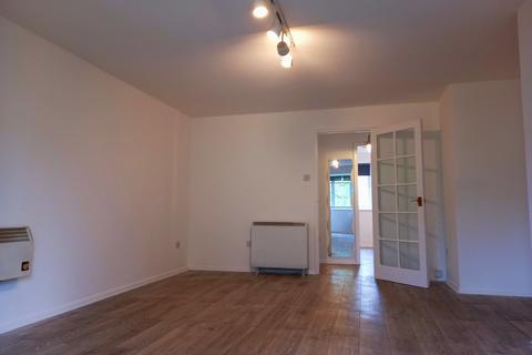 2 bedroom flat to rent, Bream Close, London N17