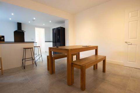 3 bedroom semi-detached house to rent, Bridge Street, Nottingham, NG10