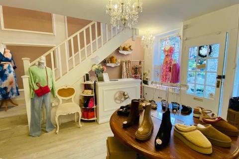 Retail property (high street) for sale, Leasehold Ladies Clothing Boutique Located In Bakewell, Derbyshire