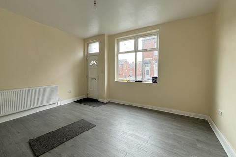 4 bedroom end of terrace house to rent, Dawlish Avenue, Leeds, West Yorkshire, LS9