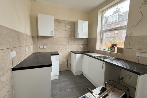 4 bedroom end of terrace house to rent, Dawlish Avenue, Leeds, West Yorkshire, LS9