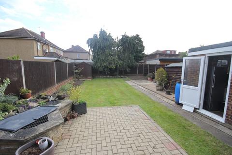 3 bedroom semi-detached house for sale, Kingshill Avenue, Hayes, UB4