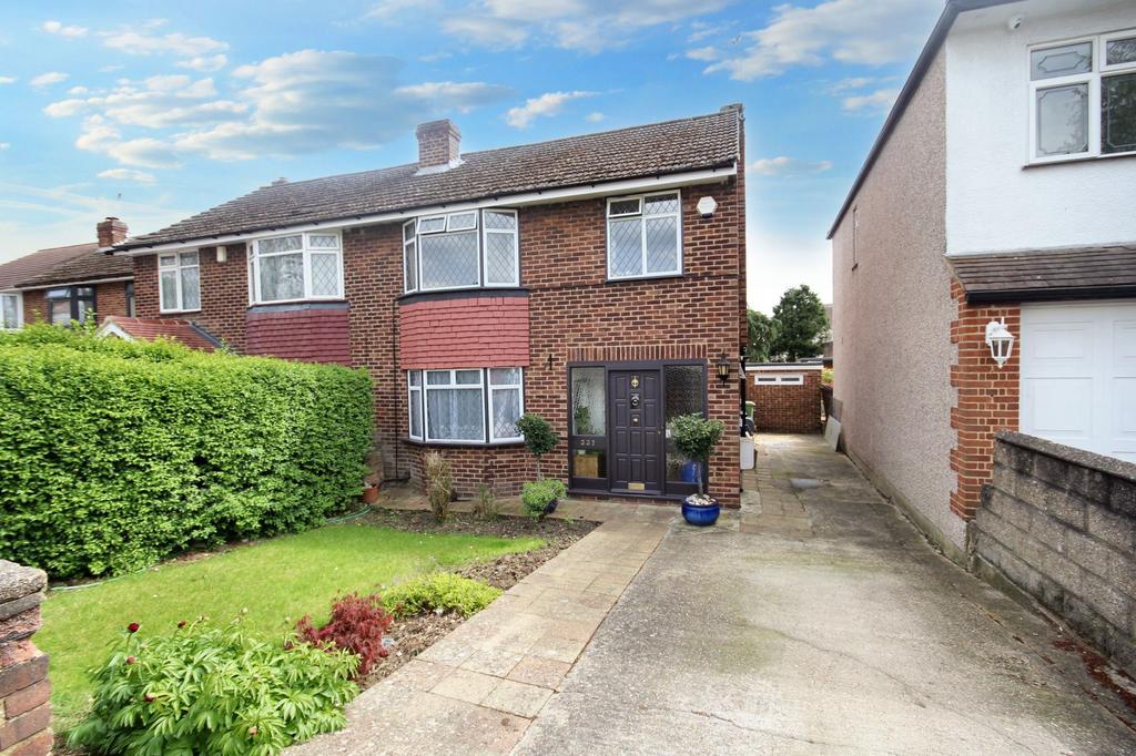 Kingshill Avenue, Hayes, UB4 3 bed semidetached house for sale £559,950