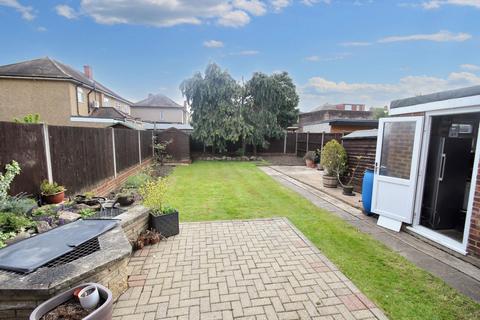 3 bedroom semi-detached house for sale, Kingshill Avenue, Hayes, UB4