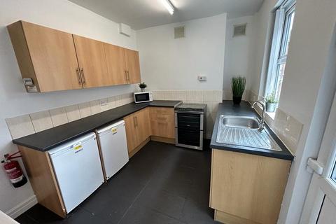 4 bedroom house share to rent, Cemetery Road, Salford,