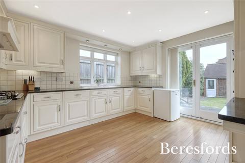 48 Holden Way, Upminster, RM14 1BT