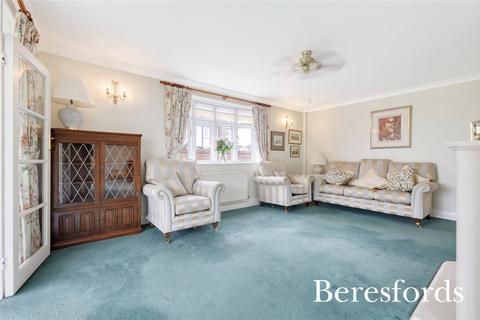 48 Holden Way, Upminster, RM14 1BT