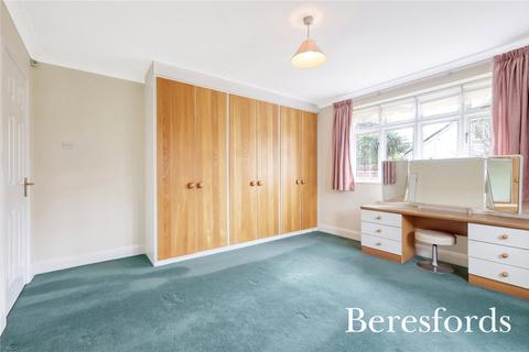 48 Holden Way, Upminster, RM14 1BT