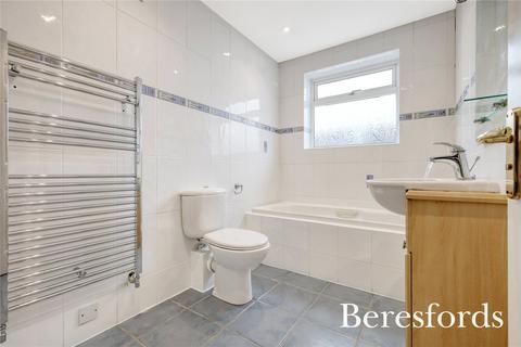 48 Holden Way, Upminster, RM14 1BT