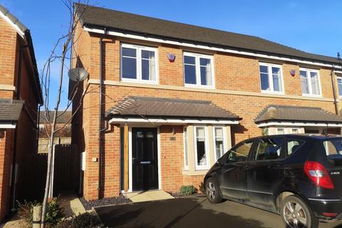 3 bedroom semi-detached house to rent, Harrison Close, Wakefield, West Yorkshire, UK, WF1