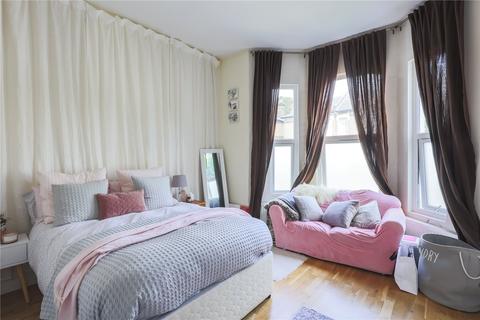 4 bedroom terraced house to rent, Rossiter Road, Balham, London, SW12