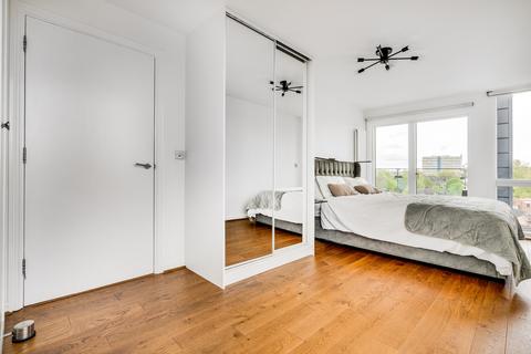 2 bedroom flat for sale, Boyson Road, London, SE17