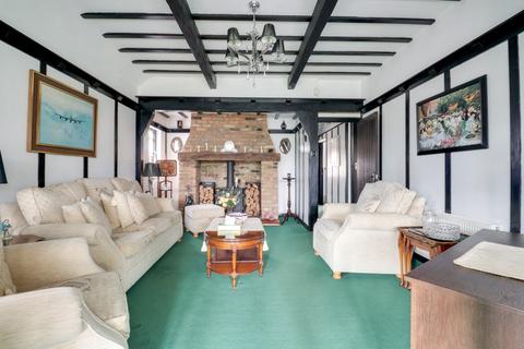 10 Branscombe Gardens, Southend-on-sea, SS1 3PJ