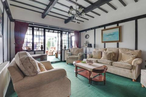 10 Branscombe Gardens, Southend-on-sea, SS1 3PJ