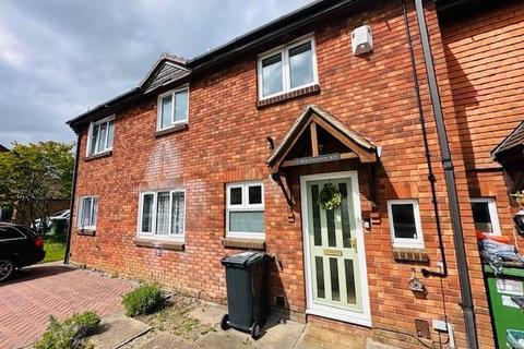 2 bedroom terraced house to rent, The Moors,  Thatcham,  RG19