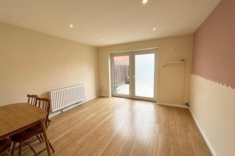 2 bedroom terraced house to rent, The Moors,  Thatcham,  RG19