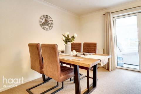 10 Bull Close, East Tuddenham, Dereham, NR20 3LX