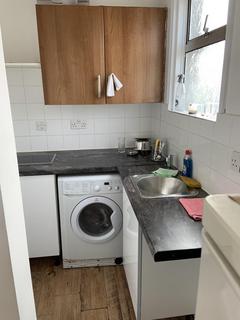 Studio to rent, 184 Kingsley Road, Hounslow TW3