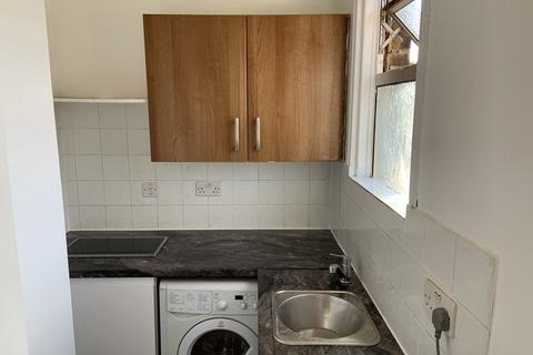 Studio to rent, 184 Kingsley Road, Hounslow TW3