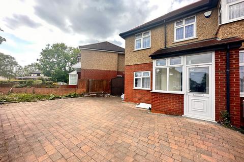 4 bedroom semi-detached house to rent, Hayes UB4