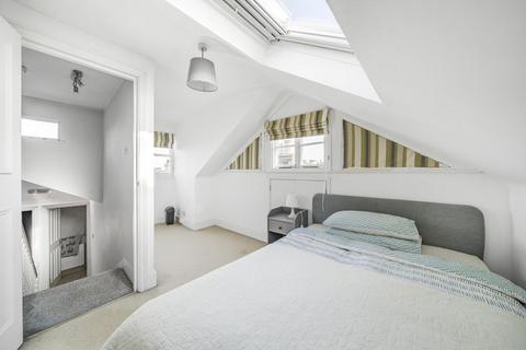 2 bedroom terraced house for sale, Broomwood Road, Battersea
