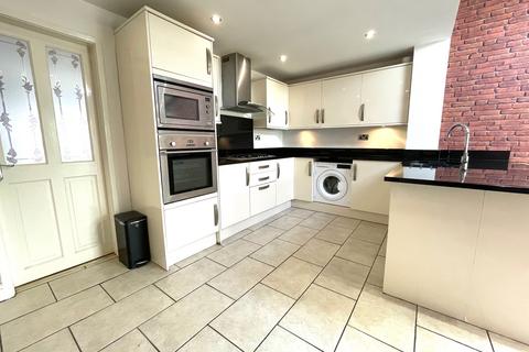 3 bedroom semi-detached house to rent, Windfield Road, Liverpool
