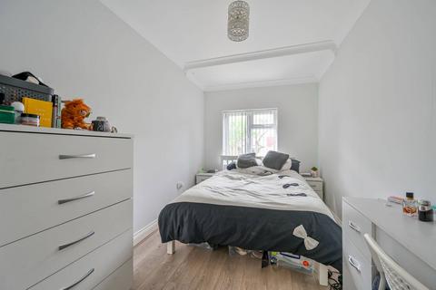 3 bedroom flat to rent, Cecil Road, Acton, London, W3